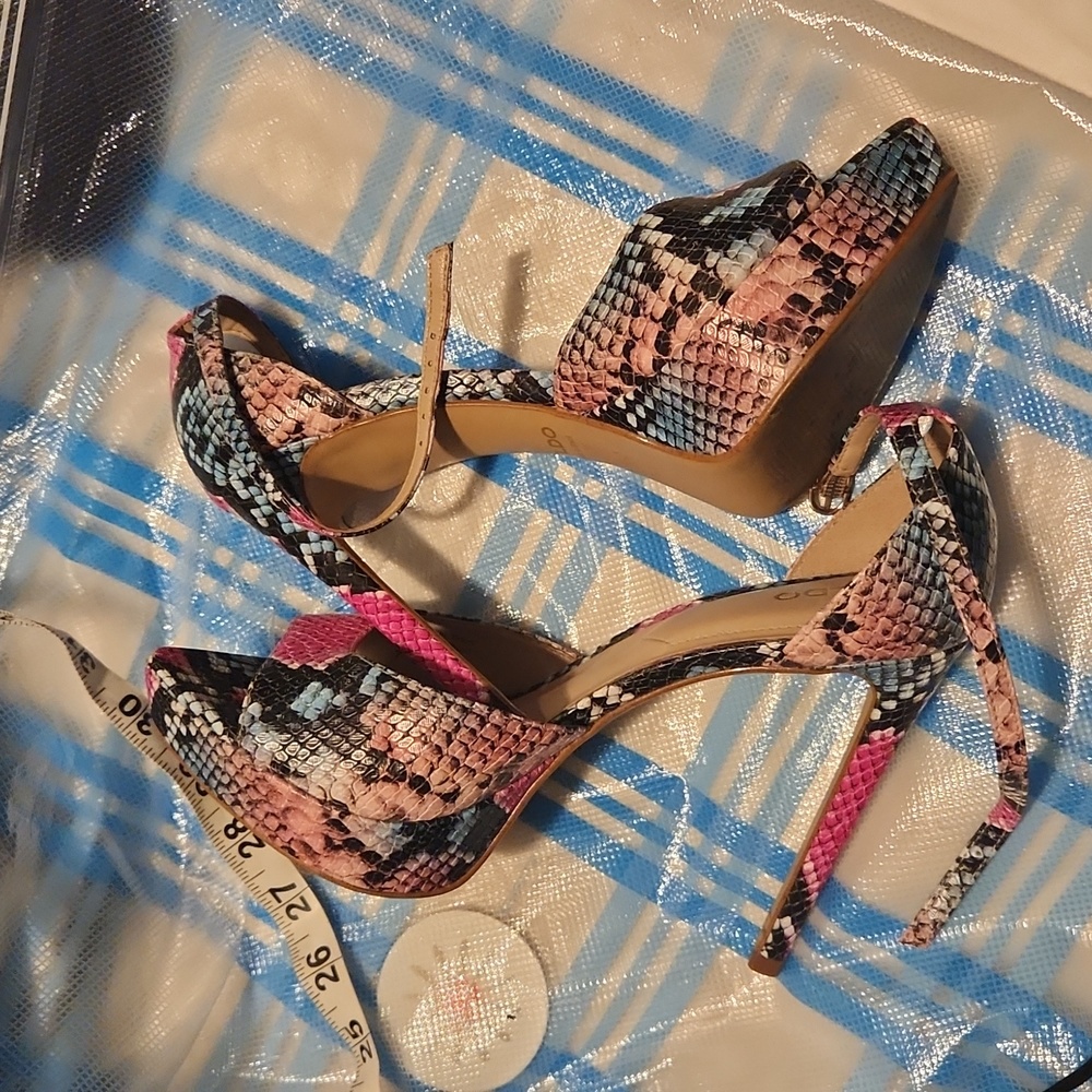 heels - Picture 3 of 4